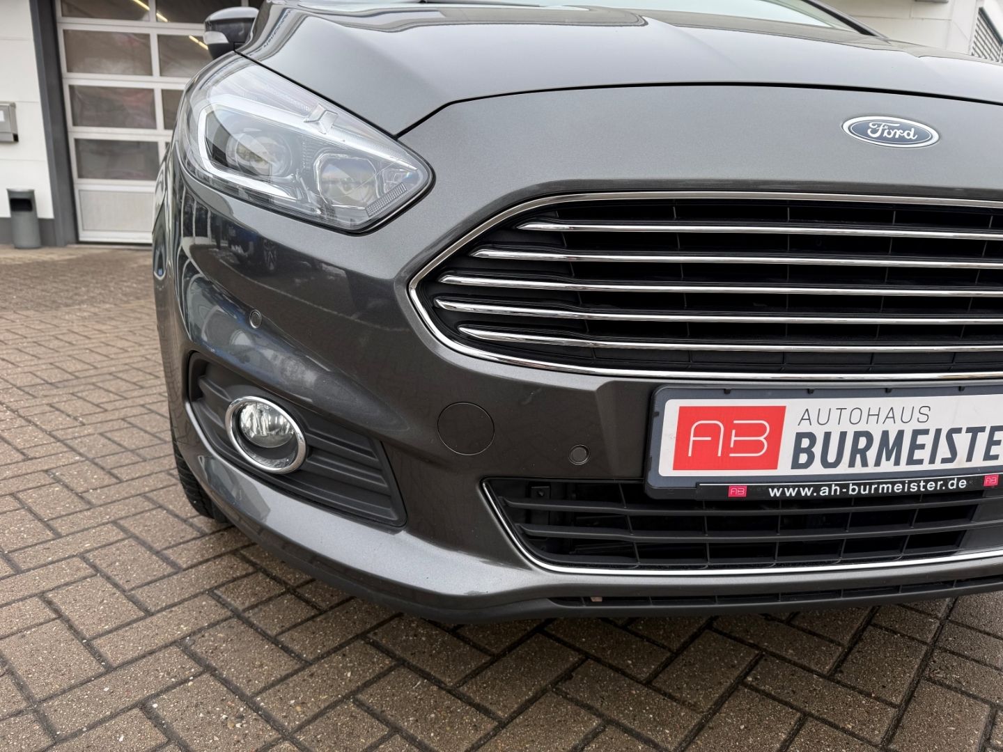 Fahrzeugabbildung Ford S-Max 2.0 EcoBlue Titanium 7-Sitze ACC LED AHK R
