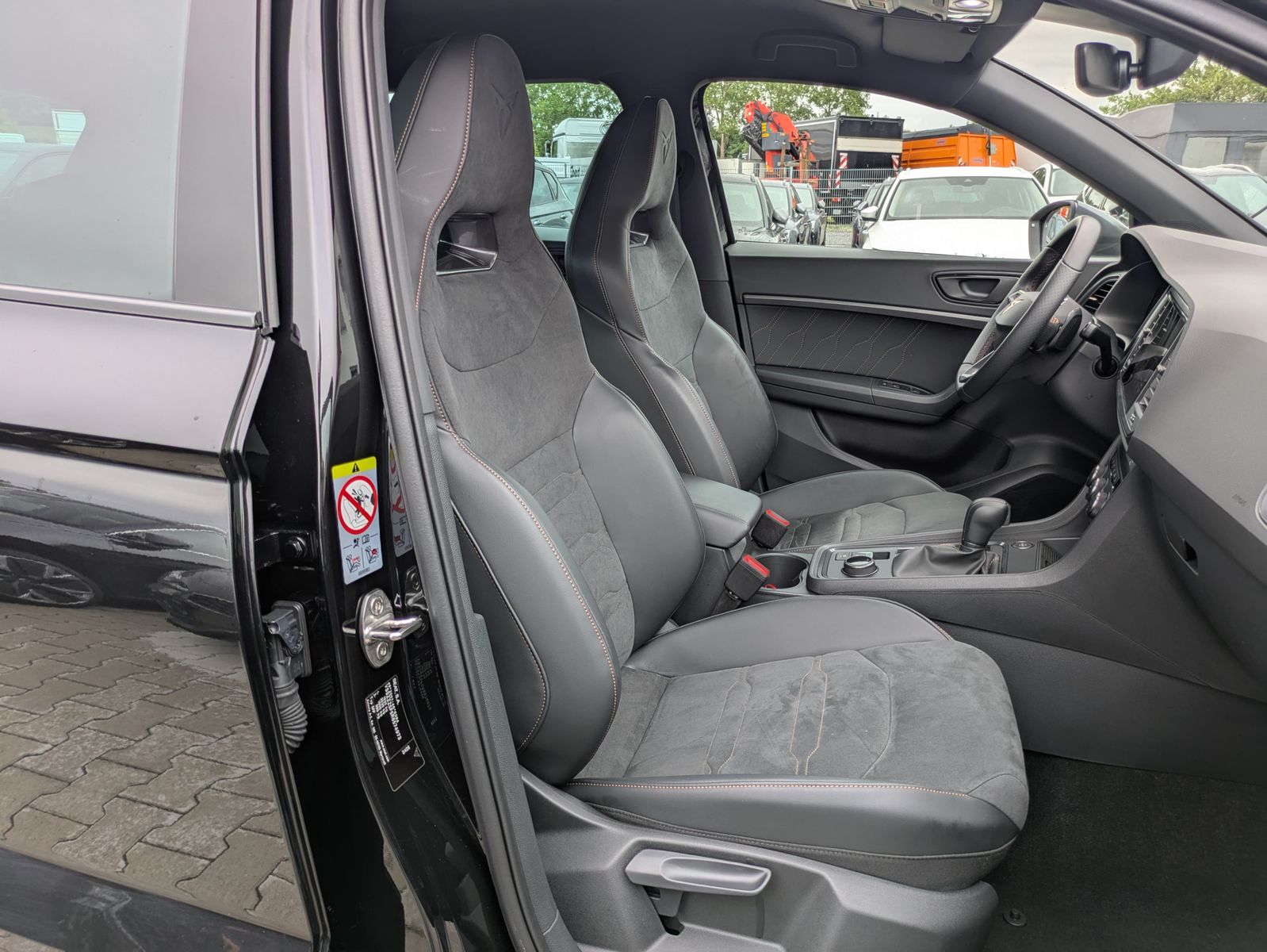Fahrzeugabbildung CUPRA Ateca 1.5 TSI DSG AHK*LED*ACC*APP*KAMERA*19"