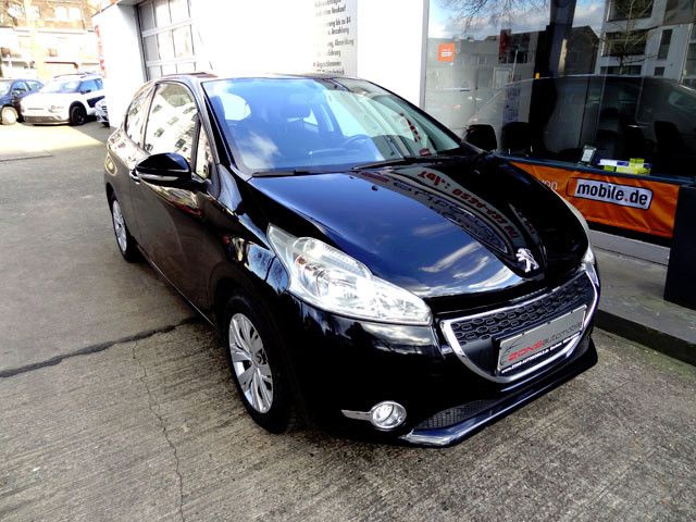 Fahrzeugabbildung Peugeot 208 + Navi ZB+Klima+BT+WR+BC