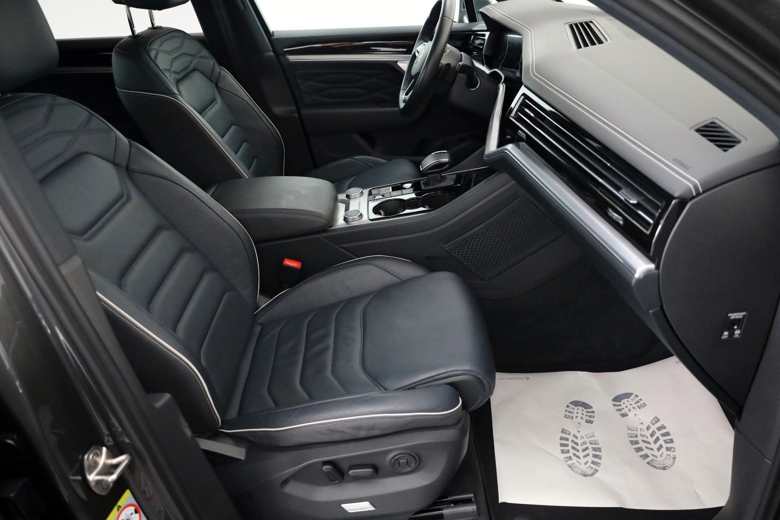 Fahrzeugabbildung Volkswagen Touareg Elegance 4M Leder,Navi,Panorama,Luftfed.