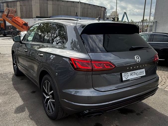 Fahrzeugabbildung Volkswagen Touareg R-Line 4Motion
