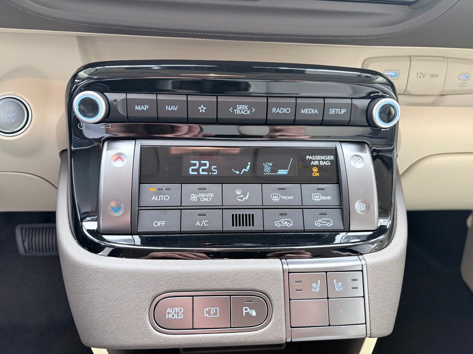 Fahrzeugabbildung Hyundai Inster Elektro FWD 85 kW Trend KlimaA,Navi,SHZ