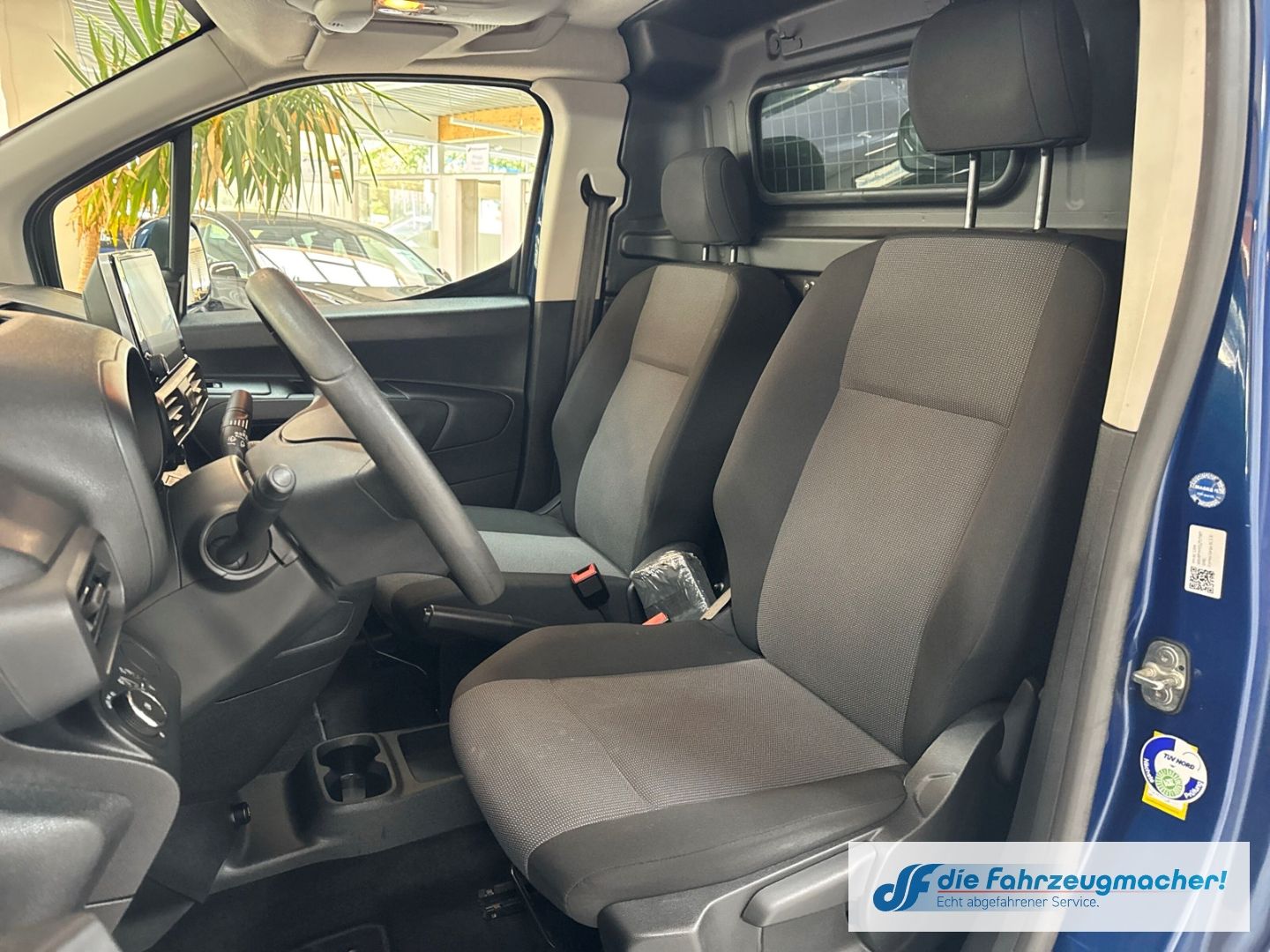 Fahrzeugabbildung Opel Combo E Cargo Maxi Edition L2 XL 1.5D Klima EU6d