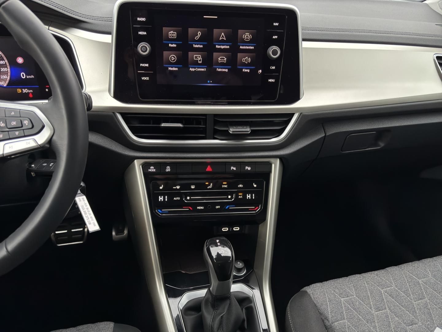 Fahrzeugabbildung Volkswagen T-ROC MOVE MOVE 1.5l TSI,DSG,AHKRFK,Navi,LED,ACC