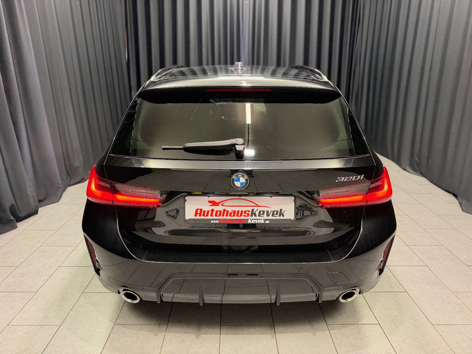 Fahrzeugabbildung BMW 320i Touring M Sport|HIFI|RF-CAM|ACC