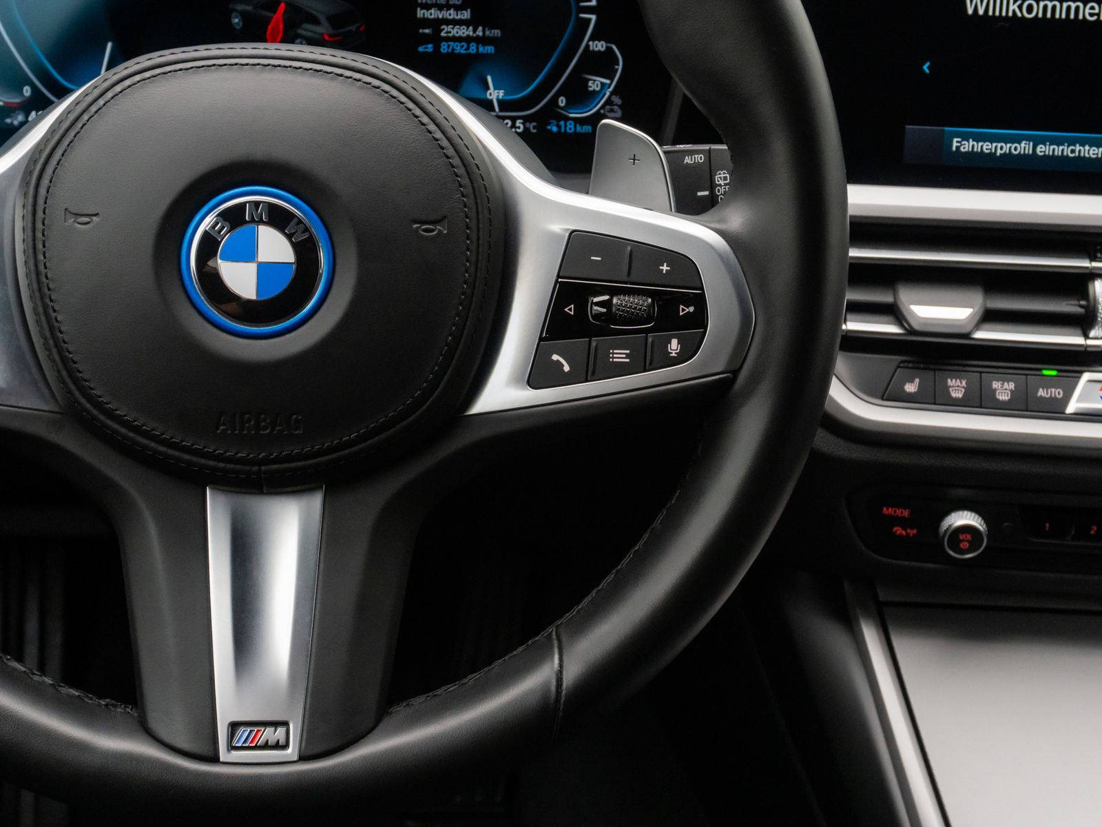 Fahrzeugabbildung BMW 320e Kamera HiFi DAB Alarm AHK Geschwindigkeitsr