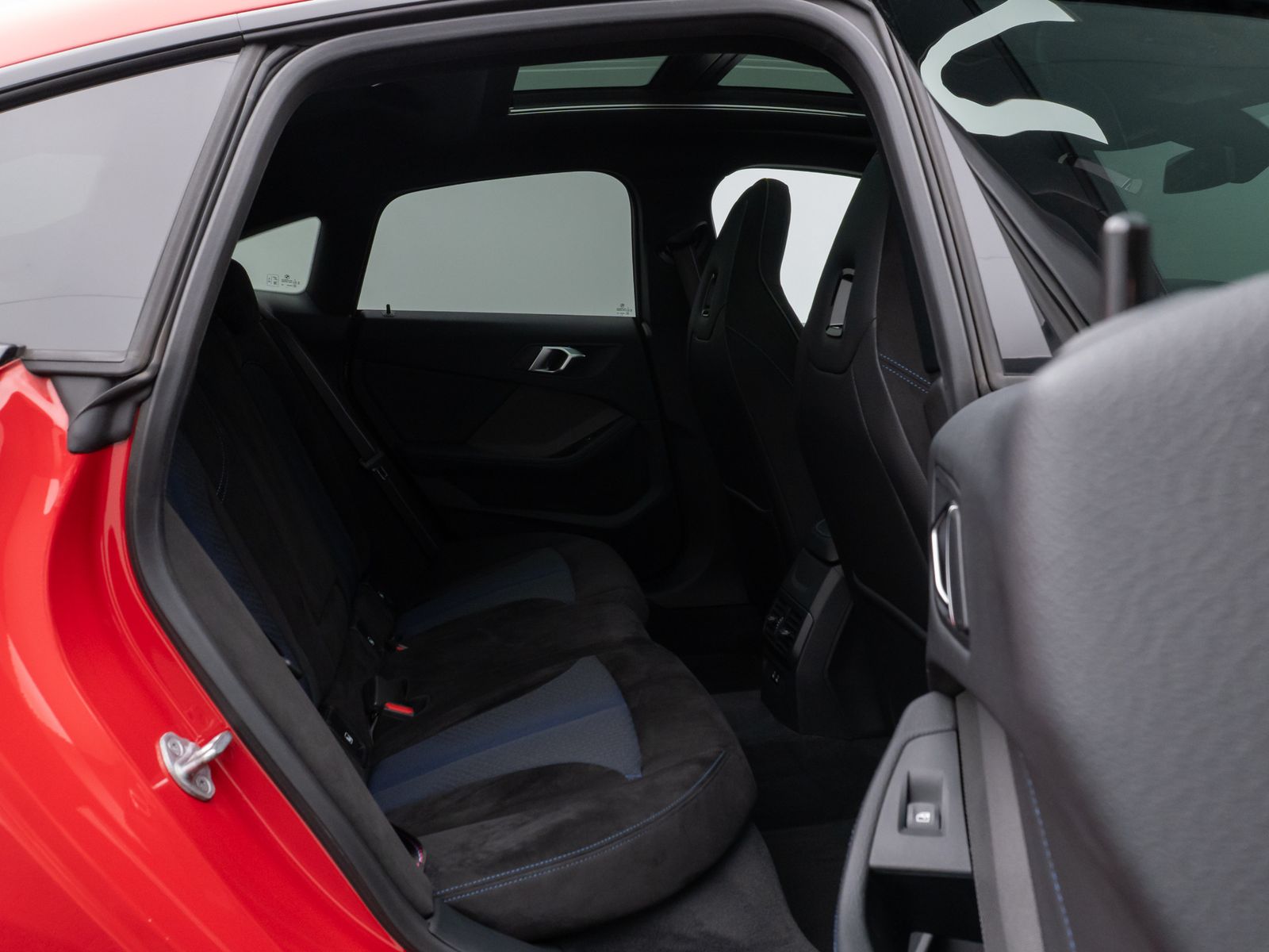 Fahrzeugabbildung BMW 220i Gran Coupé xDr M Sport Panorama Kamera H/K