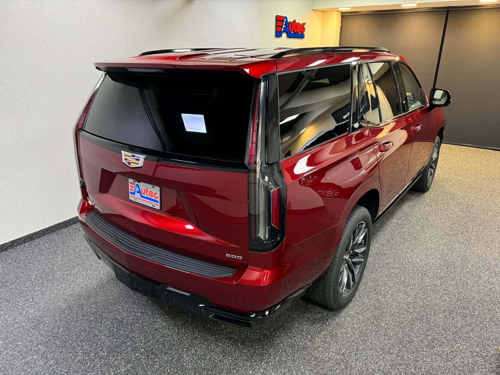 Fahrzeugabbildung Cadillac ESCALADE SPORT-PLATINUM 6.2 V8 -NIGHT VISiON 3 J