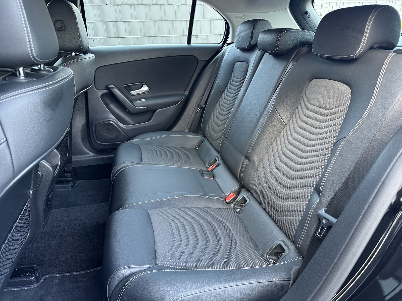 Fahrzeugabbildung Mercedes-Benz A 250e Style NAV+LED+WIDESCREEN+CARPLAY+DISTRONI