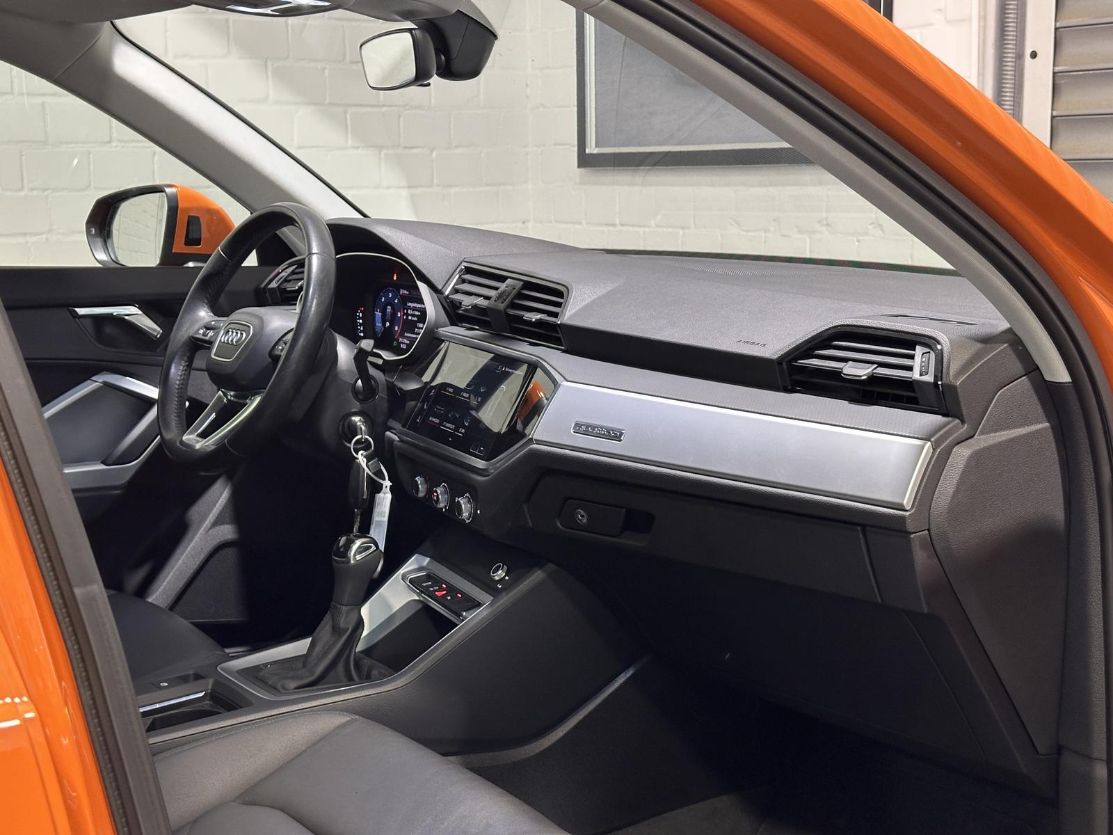 Audi Q3 40 TDI / S TRONIC / QUATTRO / PANO / LED /