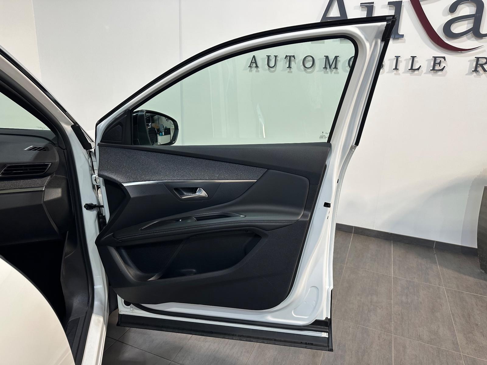 Peugeot 3008 PureTech 130 Allure Pack NAV+LED+KAM