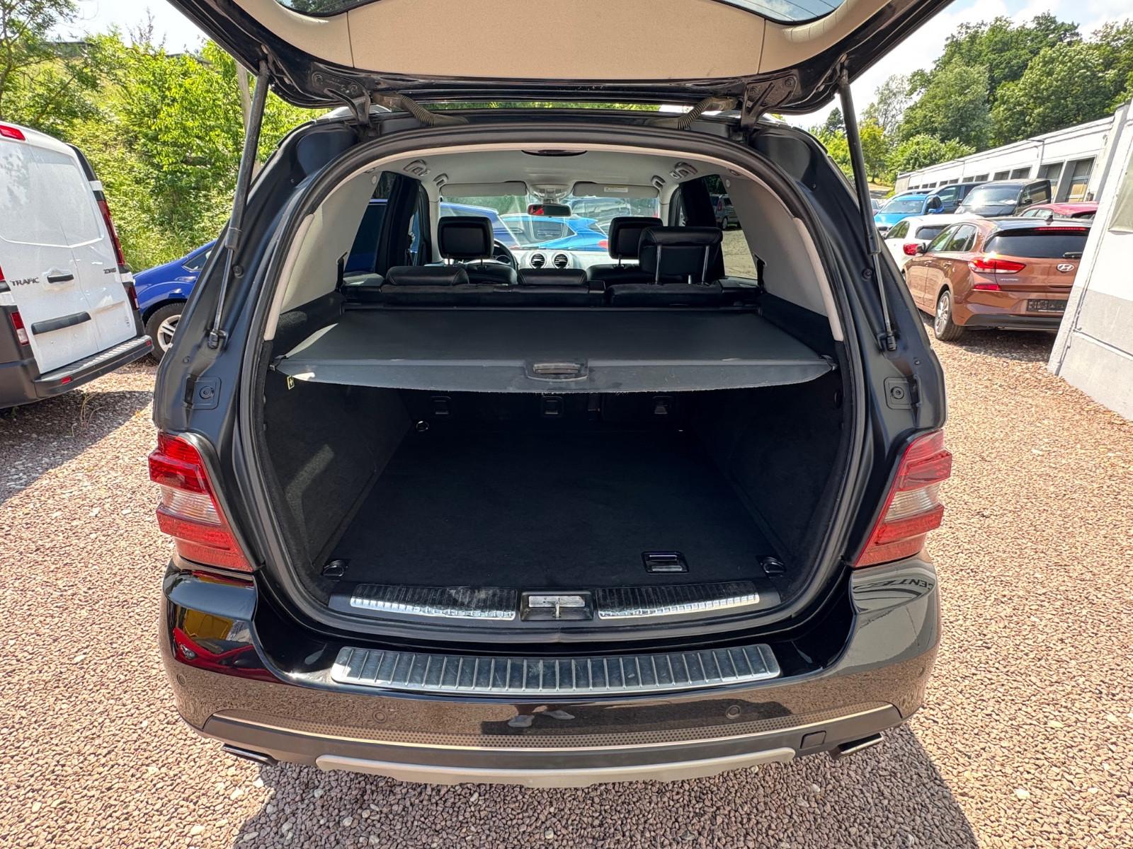 Mercedes-Benz ML350 2005 — photo 16
