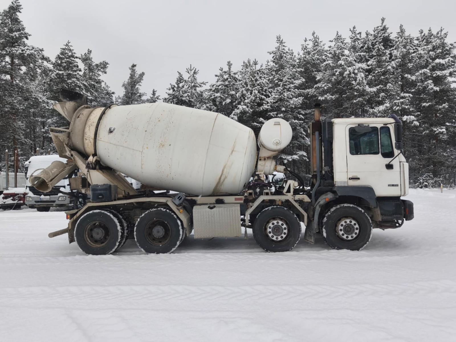 MAN 32.414 8x4 9m3 steel Manual CHASSIS