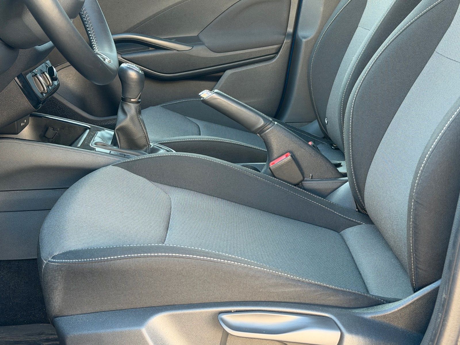 Fahrzeugabbildung SKODA Fabia 1.0 MPI Selection *Klima*Allwetter*Stzhzg*