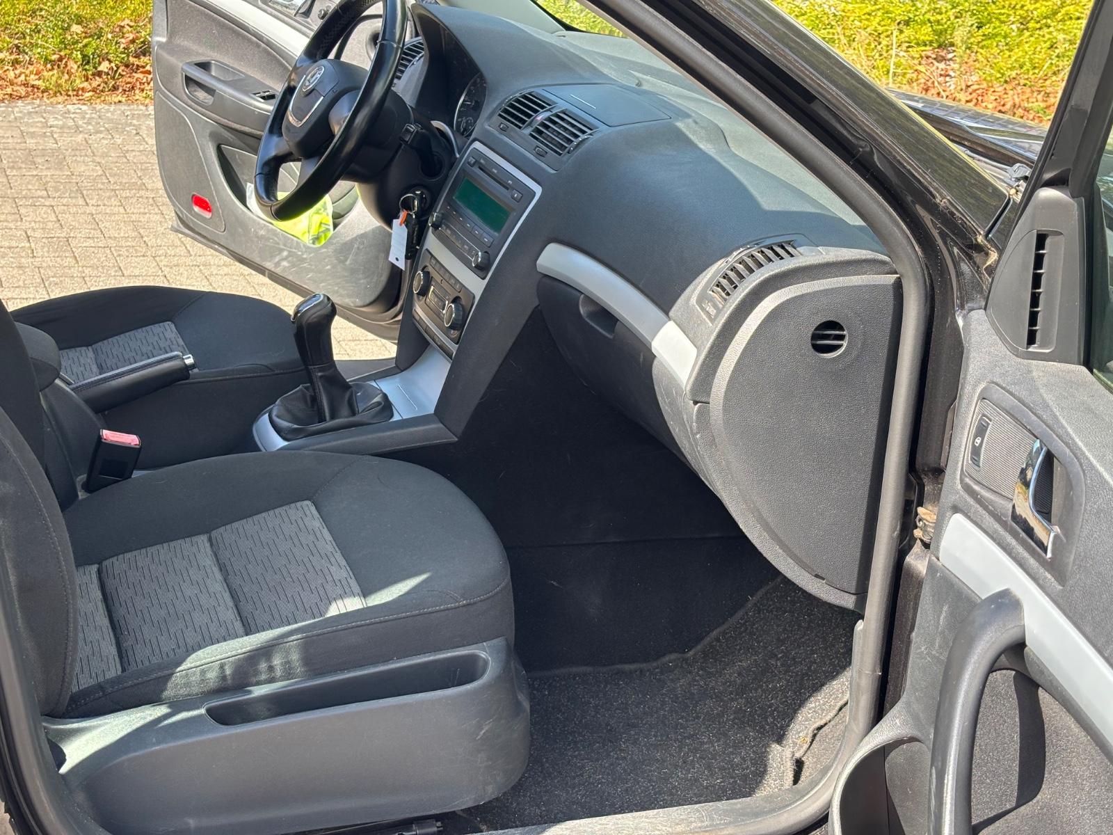 Skoda Octavia 2011 — photo 16