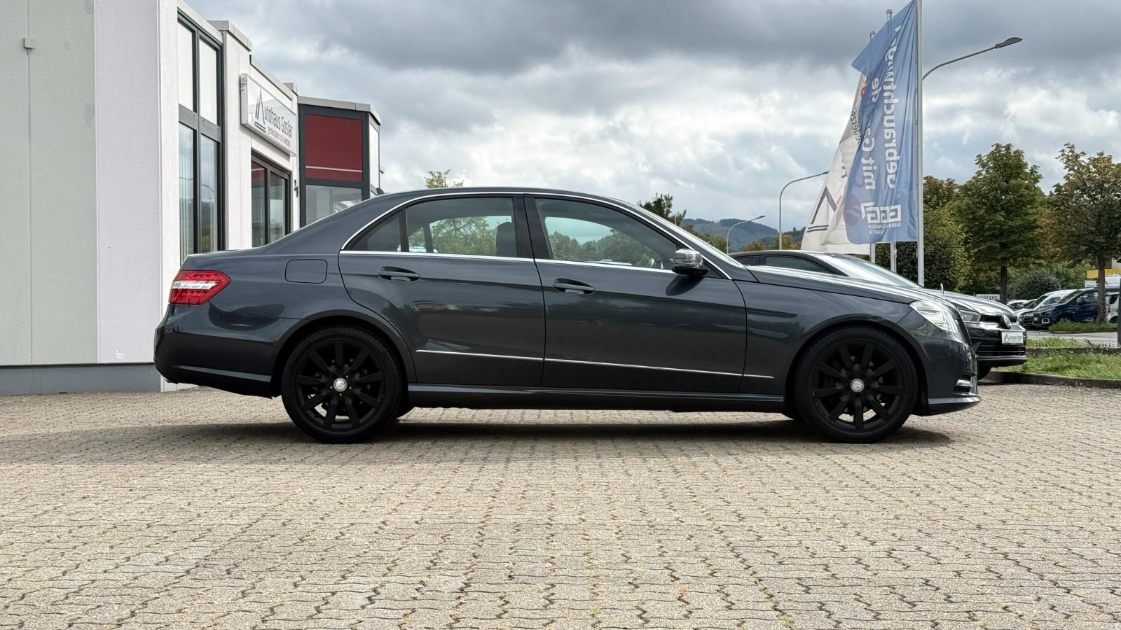Mercedes-Benz E 220 Elegance *Automatik*AMG-Paket*Xenon*