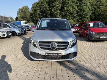 Mercedes V 220 - 2