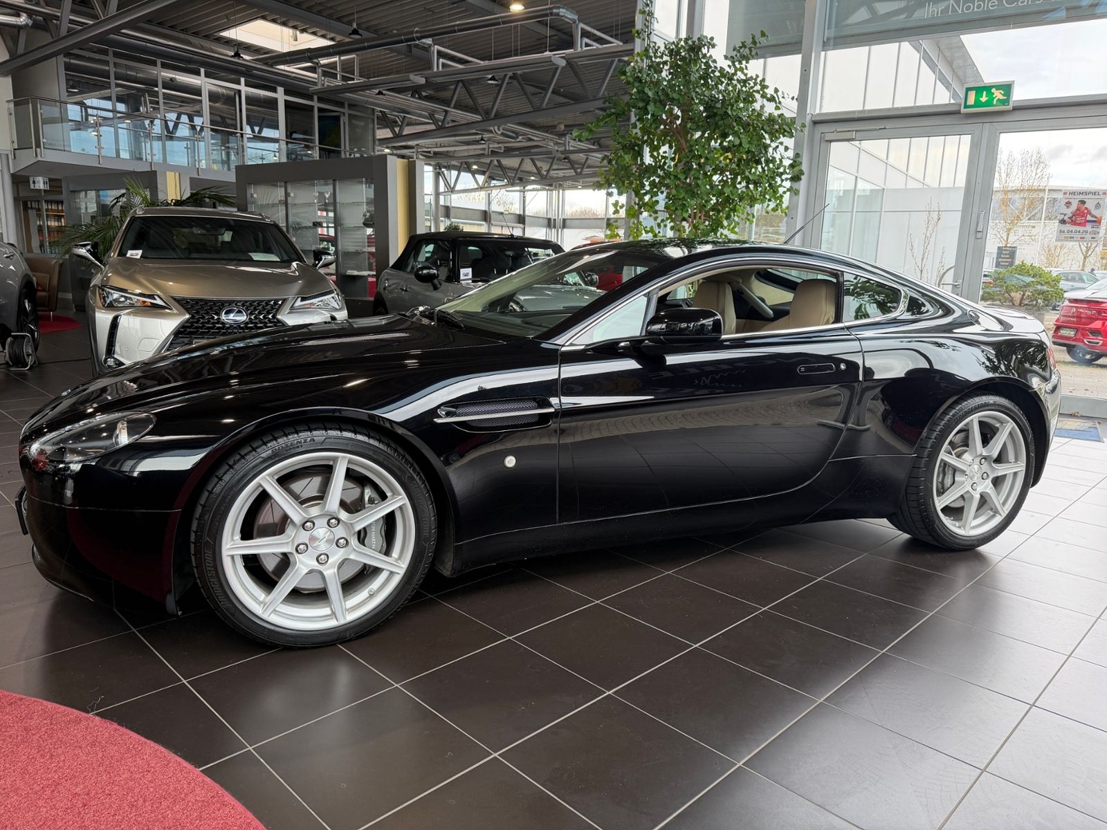 Fahrzeugabbildung Aston Martin Vantage  V8 KLIMA XEN NAV SHZ PDC LEDER