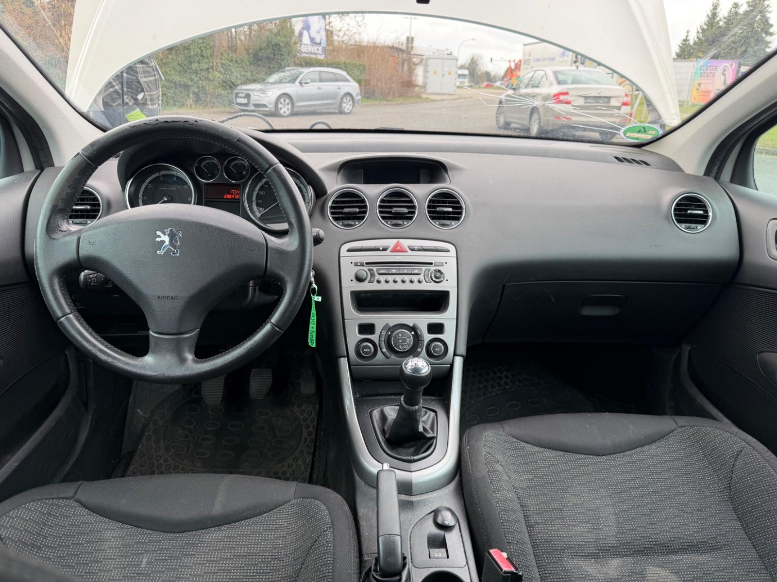 Peugeot 308 2009 — photo 11
