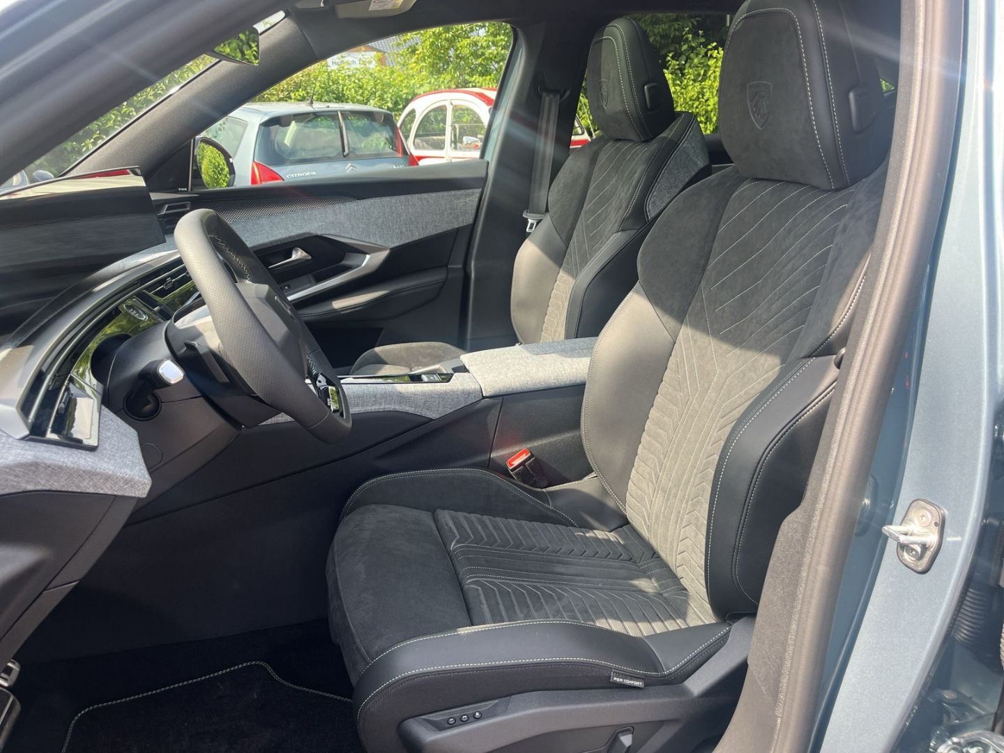 Fahrzeugabbildung Peugeot 3008 GT HYBRID 145 e-DSC6 Navi Memory Sitze ACC
