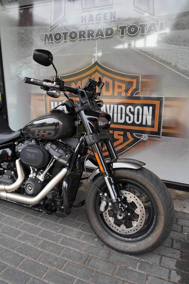 Fahrzeugabbildung Harley-Davidson Softail Fat Bob mit Jekill & Hyde