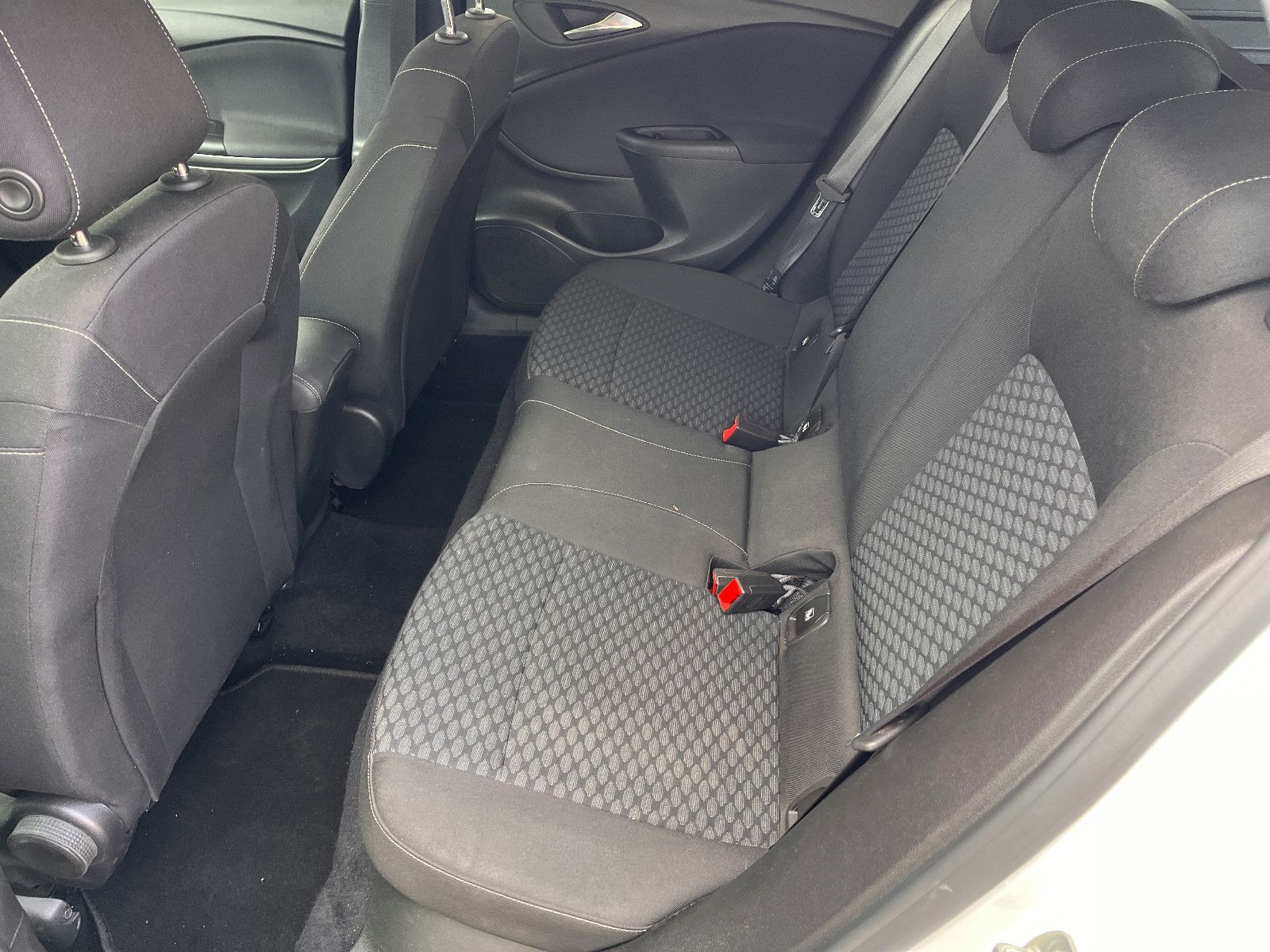 Fahrzeugabbildung Opel Astra K Sports Tourer Edition Seitenschaden