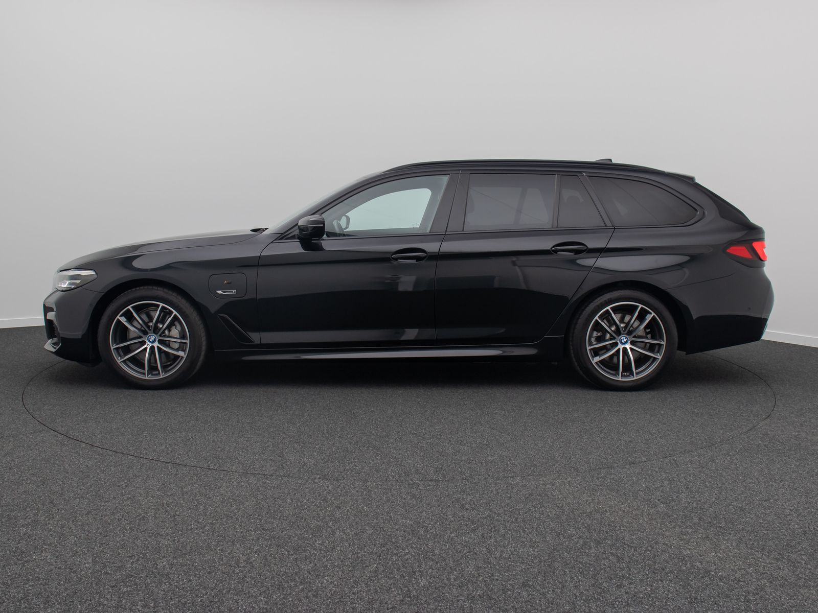 Fahrzeugabbildung BMW 520e M Sport DAB Kamera Alarm Leder Panorama 18"