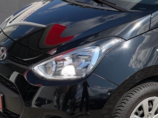Fahrzeugabbildung Hyundai i10 Classic Soundsystem Klimaautom Allwetterreif
