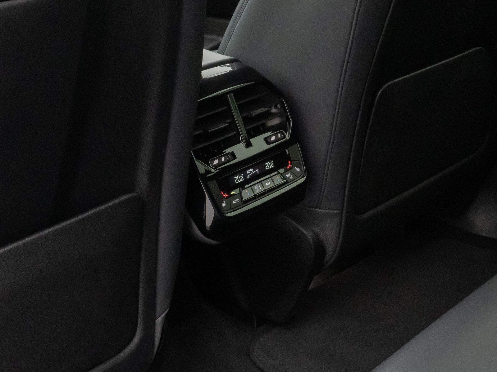 Fahrzeugabbildung BMW iX xD40 Panorama 360°DAB H/K Laser ACC AHK Sport