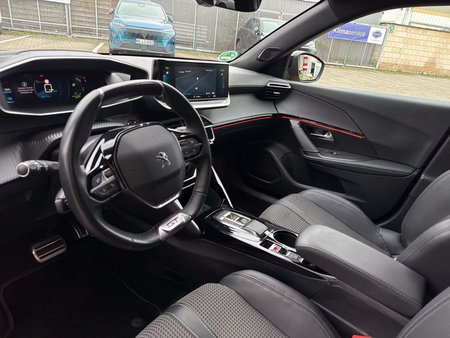 Fahrzeugabbildung Peugeot 2008 e- GT Navi Digitales Cockpit LED Apple CarP