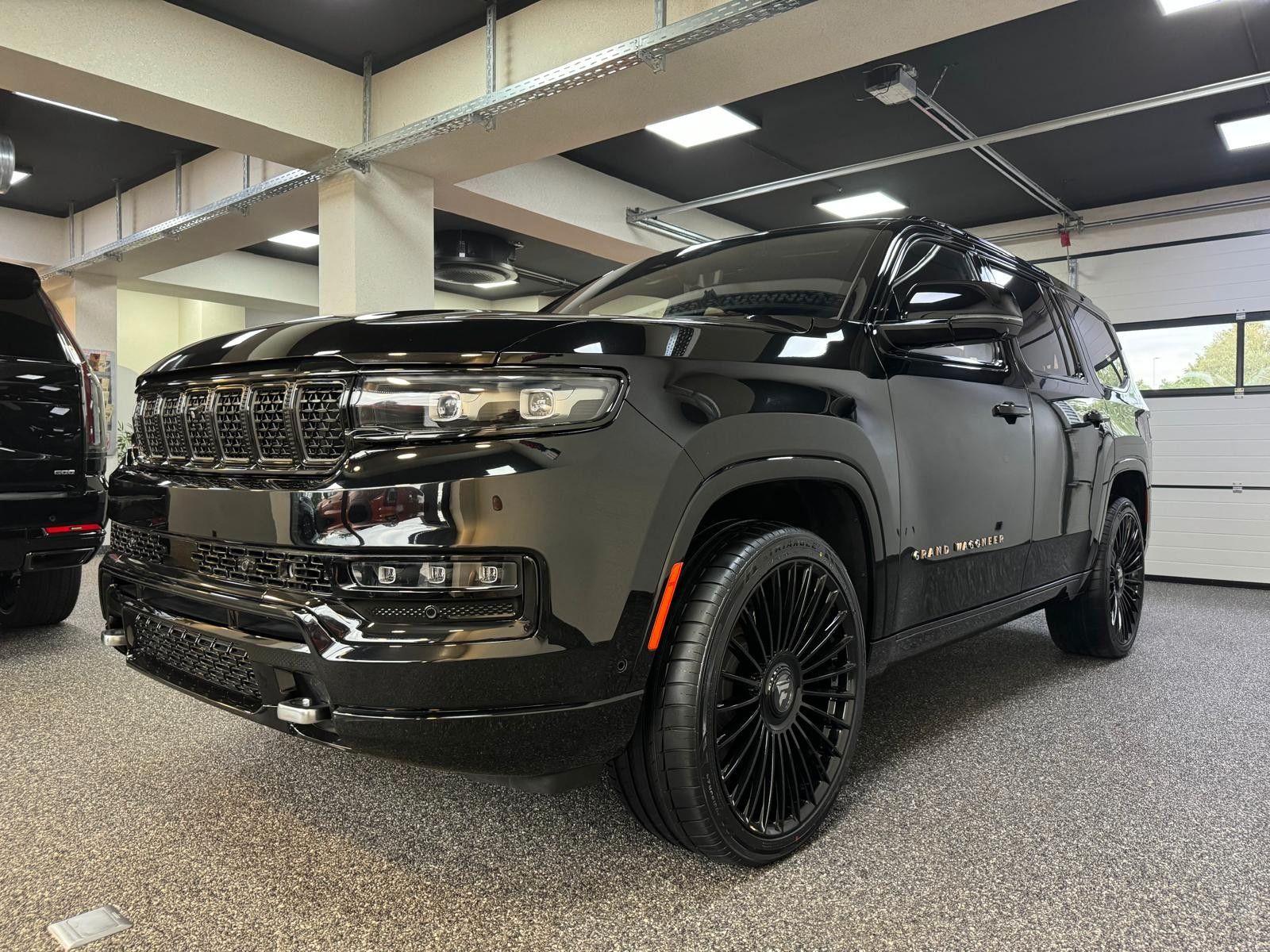 Fahrzeugabbildung Jeep GRAND WAGONEER SER. III BLACK LINE-24"6.4L V-8 .