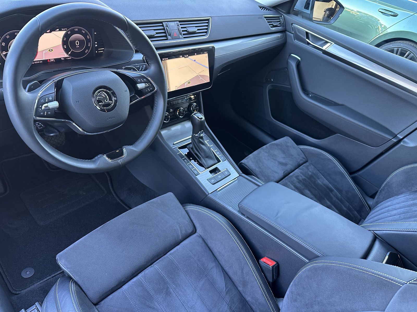 Fahrzeugabbildung SKODA Superb Combi 2.0 TDI DSG 4x4 Style NAV+LED+360°