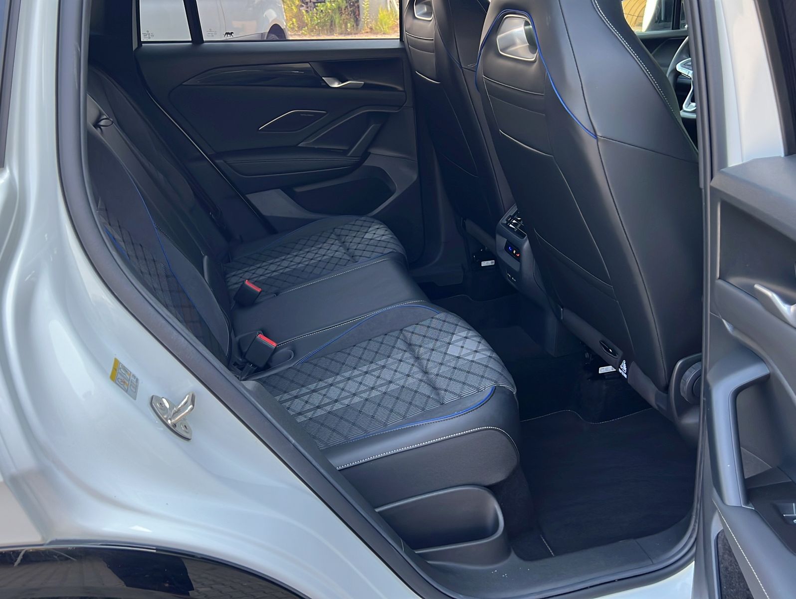 Volkswagen Tiguan 2.0 TSI R-Line IQ Drive 4M 09 29 foto 17
