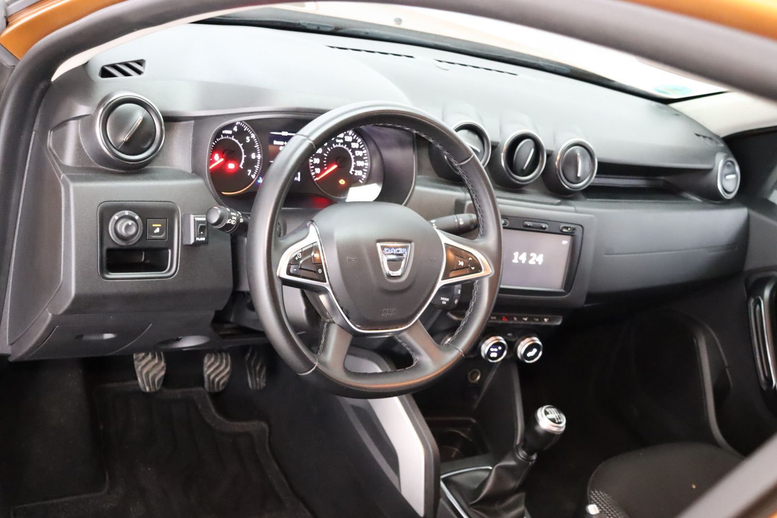 Fahrzeugabbildung Dacia Duster Prestige WINTERDIENST 4x4 * RFK * AHK