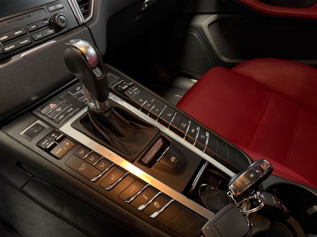 PORSCHE Macan S Diesel 3.0 l 1.HAND/PANO/AHK/STANDHZG!!! PORSCHE Macan S Diesel 3.0 l 1.HAND/PANO/AHK/STANDHZG!!!