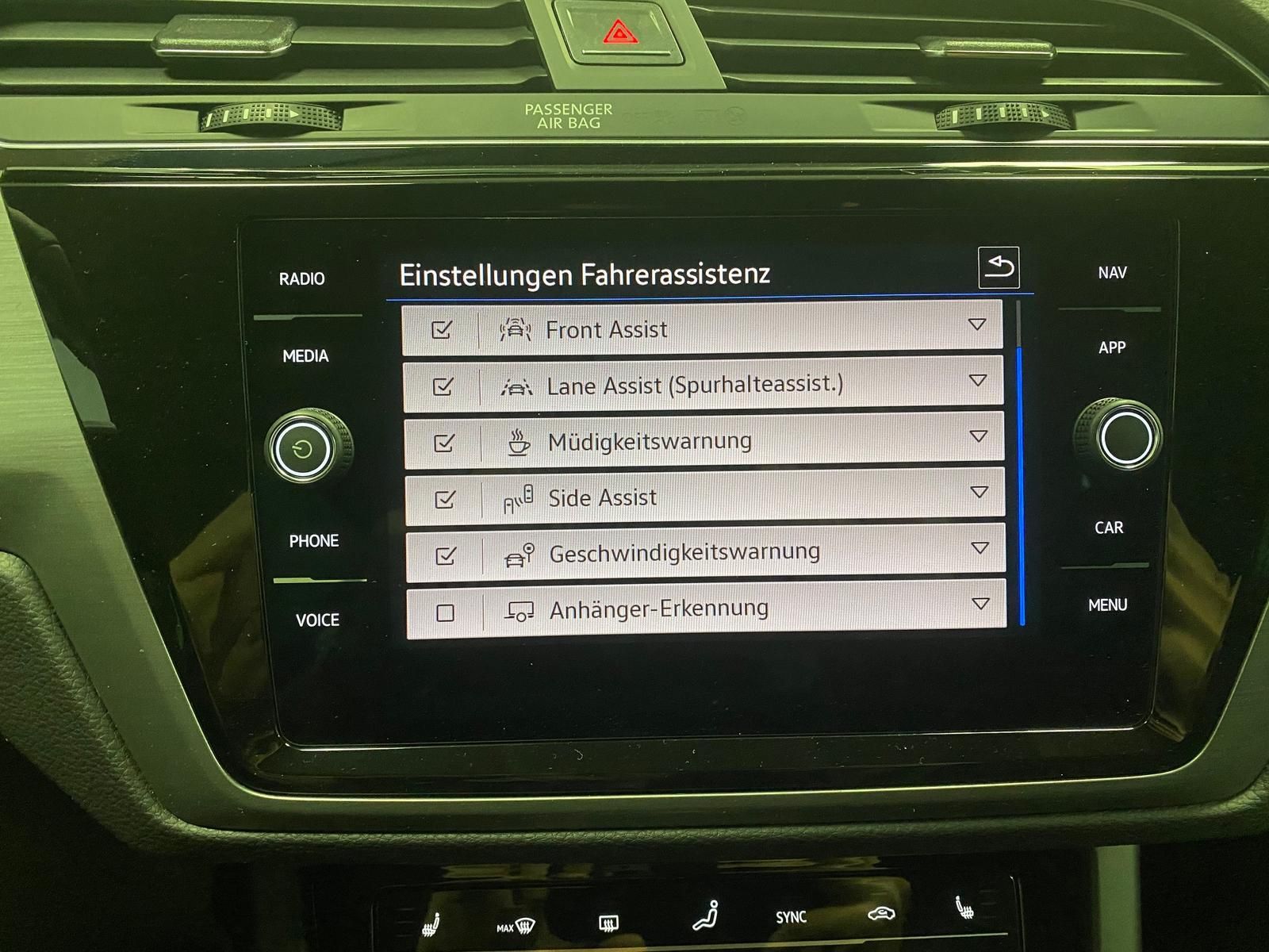 Fahrzeugabbildung Volkswagen Touran 1.5 TSI R-LINE COMFORTLINE DSG+ACC+AHK
