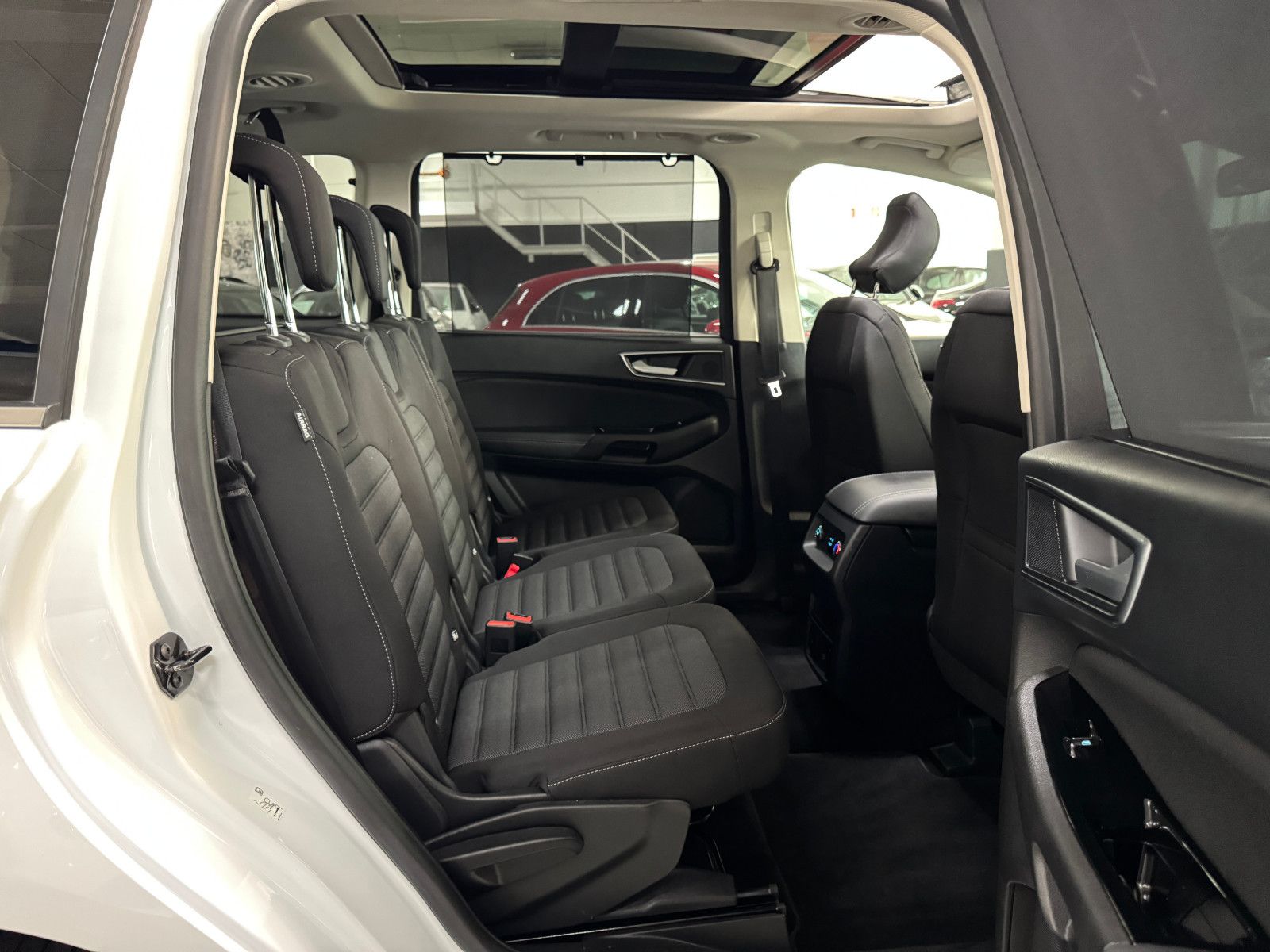Fahrzeugabbildung Ford Galaxy TITANIUM SPORT AWD AUT 7-SITZER PANO VOLL