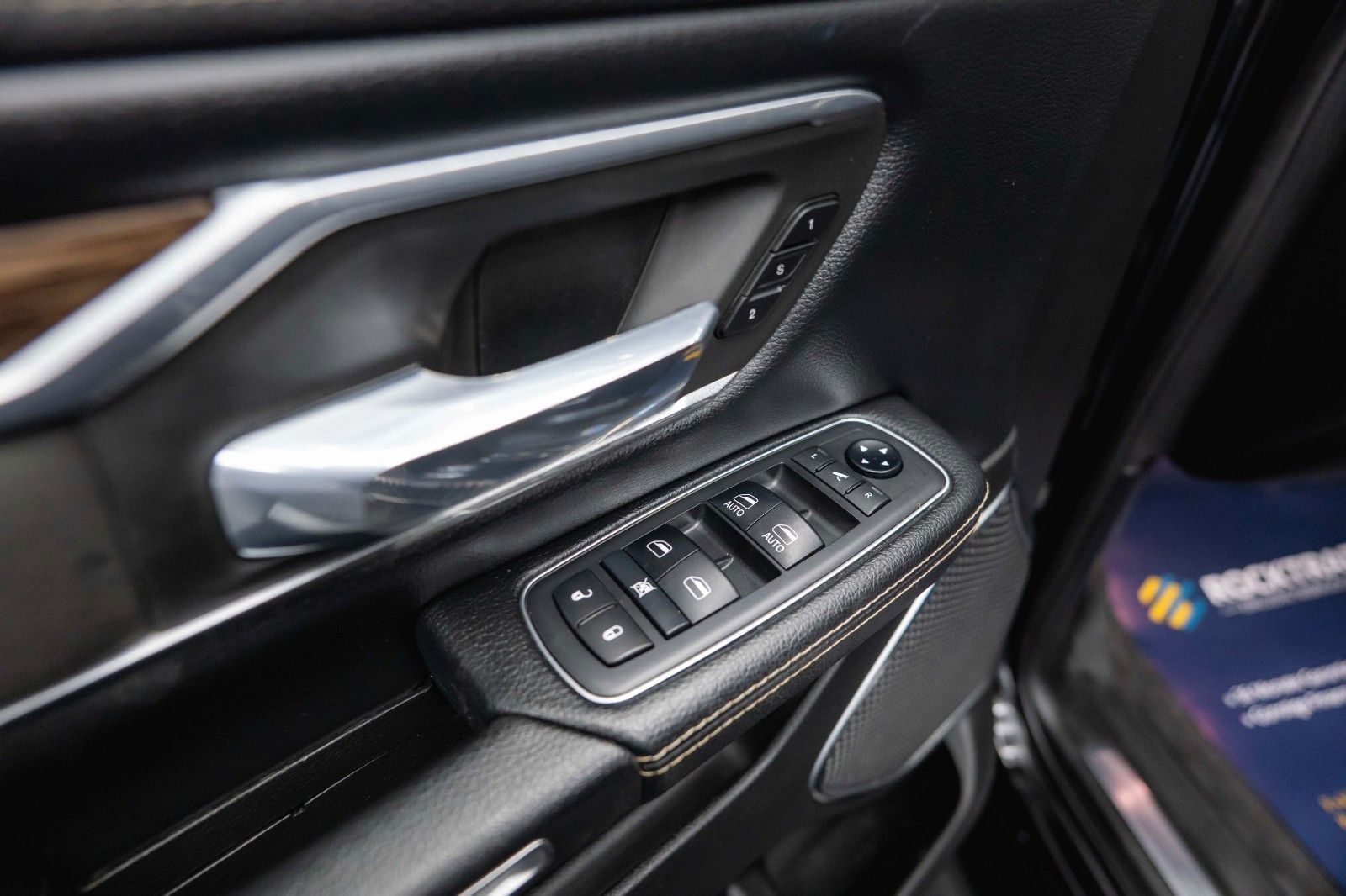 Fahrzeugabbildung Dodge RAM 5.7 V8 HEMI 4x4 LARAMIE Offroad Night LED