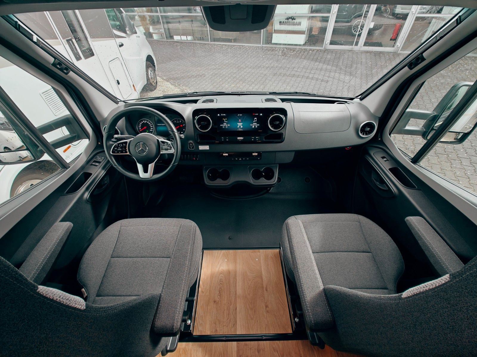 Fahrzeugabbildung HYMER / ERIBA / HYMERCAR B-KLASSE MC T 680 - AUS ERSTBESITZ