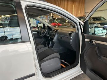 MYAUTOCENTER – Gebraucht- und Jahreswagen mit Werkstattservice in Pfaffenhofen Volkswagen Touran *7-SITZER*TÜV 827*2-ZONEN*PDC*DACHRELING