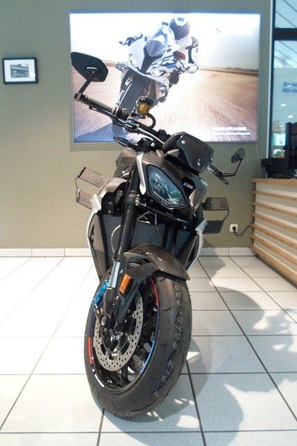 Fahrzeugabbildung BMW M1000R mit Competition Paket sofort verfügbar
