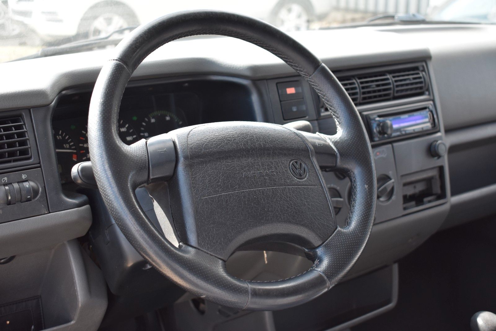 Fahrzeugabbildung Volkswagen T4 Caravelle 2.5 TDI KLIMA/SERVO/ABS/AHK