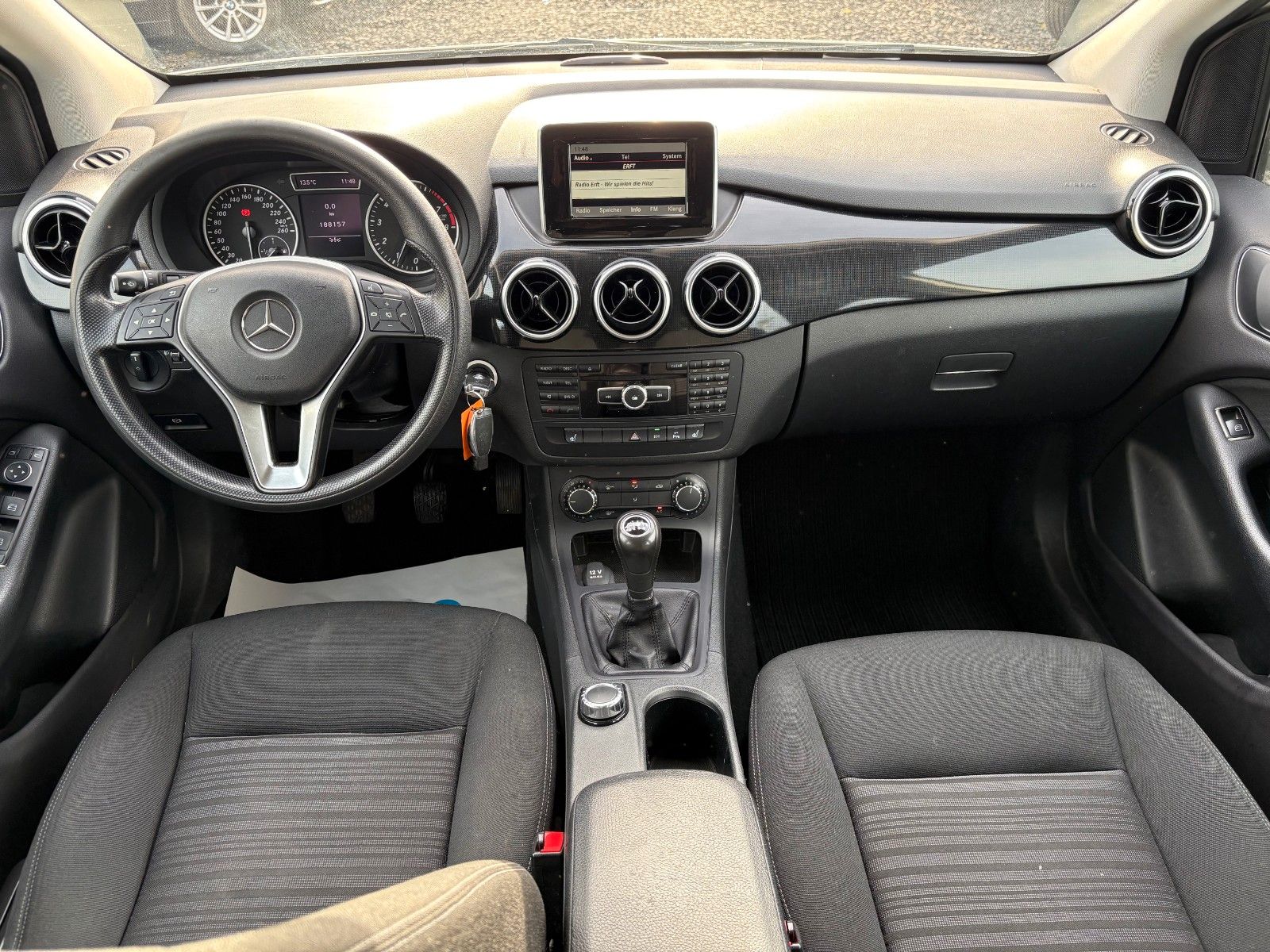 Fahrzeugabbildung Mercedes-Benz B 180 BE Klima PDC 1.HAND SPORTLENKRAD Sitzhzg