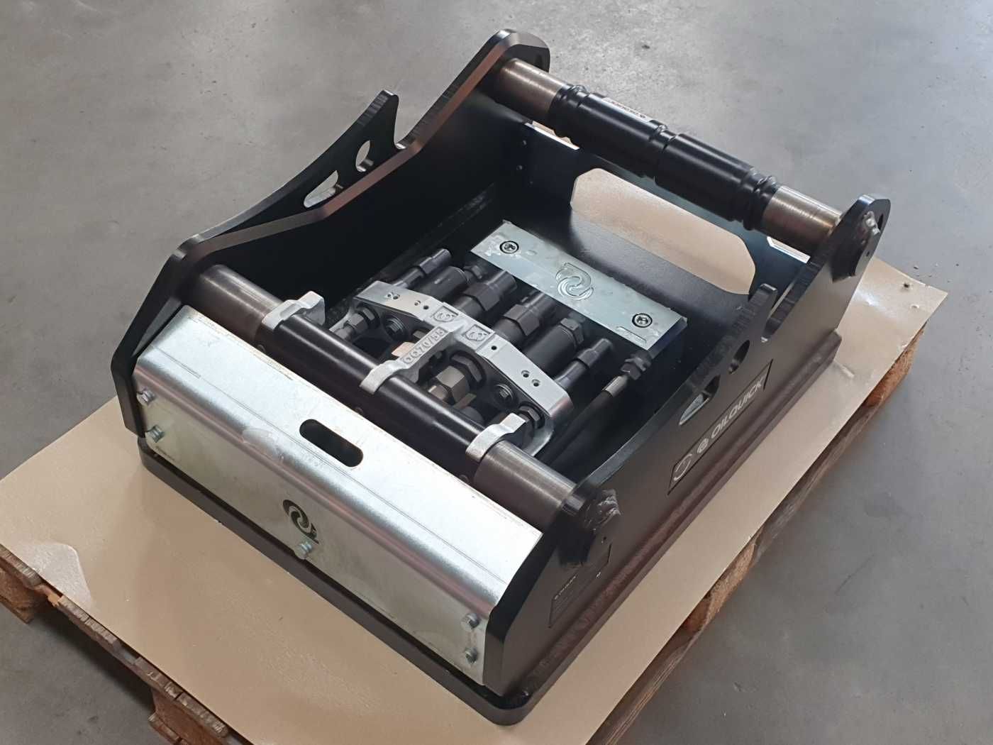 Fahrzeugabbildung Andere OilQuick OQ70/55 Adapterplatte für Westtech NEU