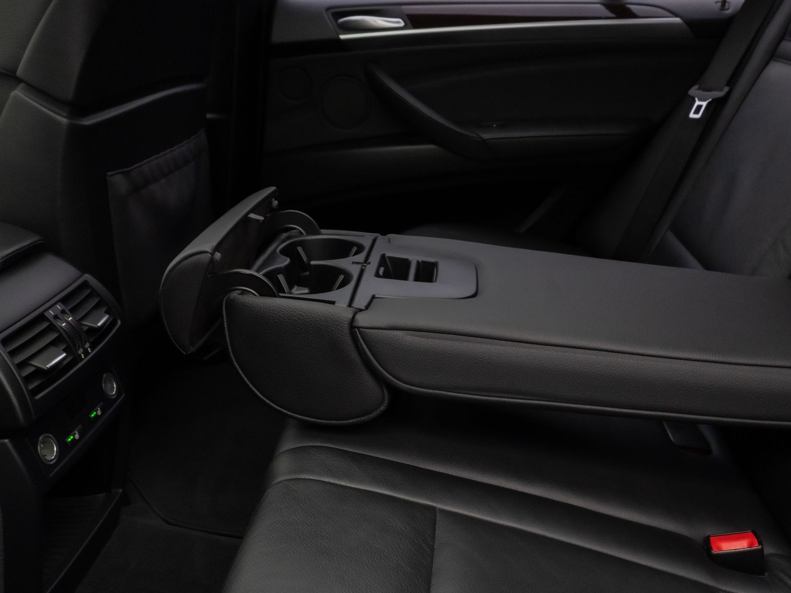 Fahrzeugabbildung BMW X5 xD40d  Sport Panorama Kamera HUD HiFi SoftCL