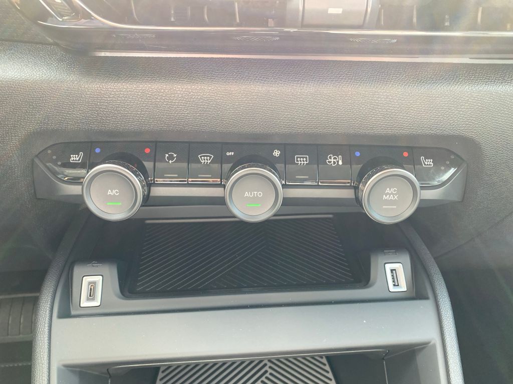 Fahrzeugabbildung Citroën C4 Hybrid 145 Automatik MAX *Winter-Pak*Alcantar