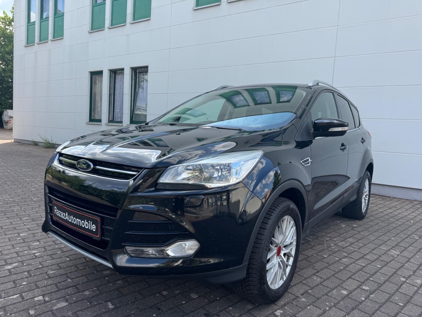 Ford Kuga Titanium/4x4/Panorama-Dach/Navi/Temp/SHZ