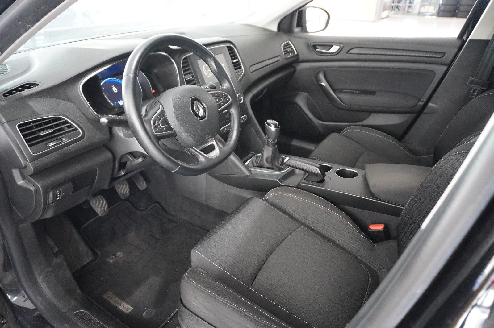 Fahrzeugabbildung Renault Megane IV 1.5D GT BUSINESS NAVI/LED/PDC/VIRT/AHK
