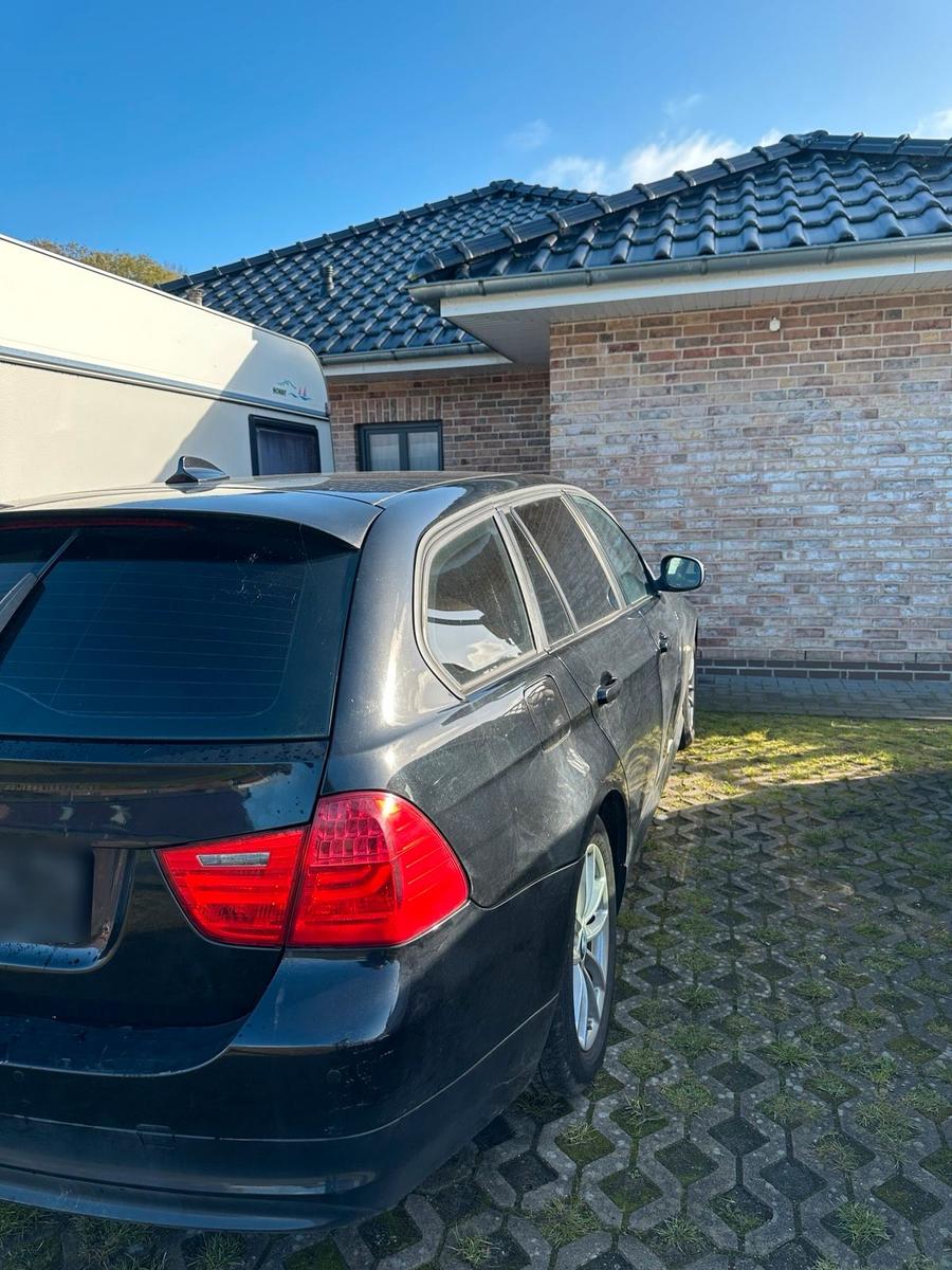 BMW 320 2012 — rear view