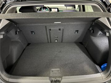 Volkswagen Golf VIII Lim. Active eTSI AT LED Navi SH